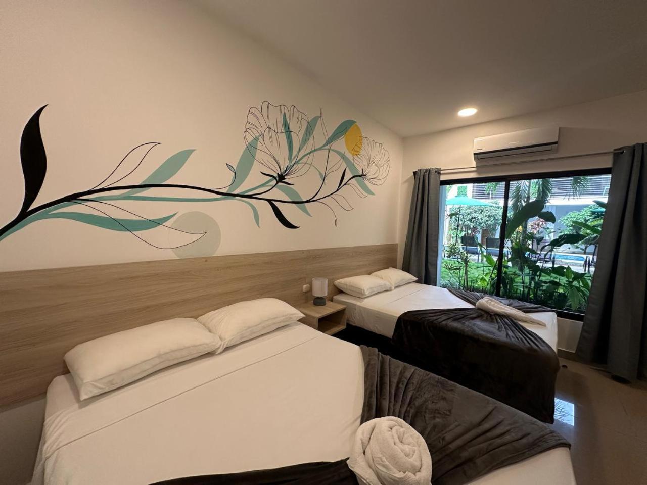 Wide Mouth Frog Quepos Hostel Manuel Antonio Exterior photo
